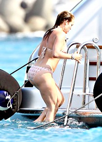 Jennifer Lopez big hot bikini ass